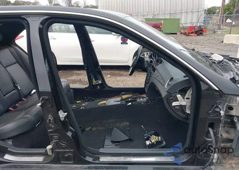 2012 Mercedes-Benz C 300 Sport 4Matic z USA, uszkodzony, nr VIN WDDGF8BB0CR206869